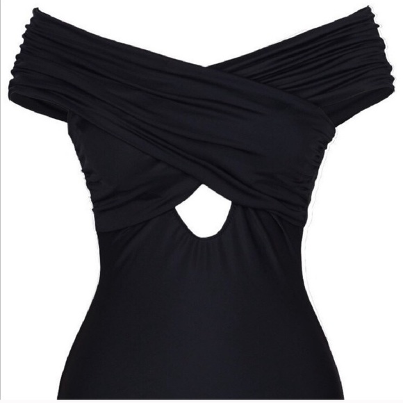 Cupshe Other - Off the shoulder one piece